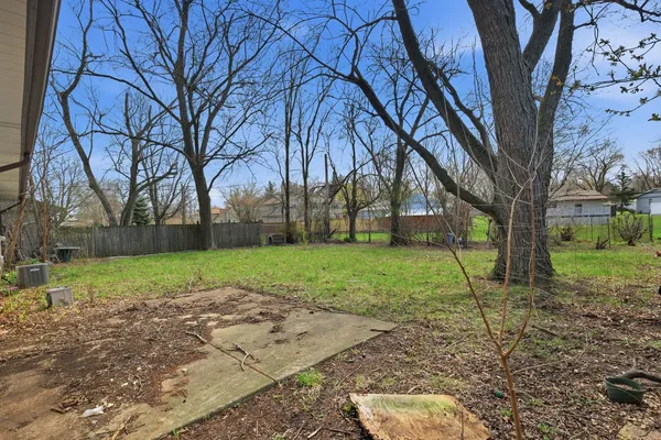 $320,000 | 30W125 Claymore Lane, Naperville, IL 60563