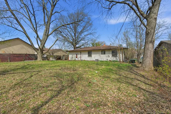 $320,000 | 30W125 Claymore Lane, Naperville, IL 60563