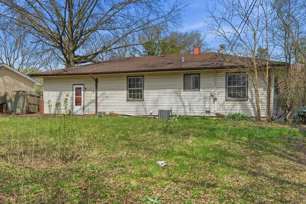 $320,000 | 30W125 Claymore Lane, Naperville, IL 60563