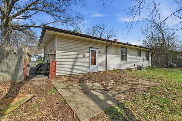 $320,000 | 30W125 Claymore Lane, Naperville, IL 60563