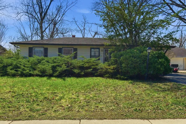 $320,000 | 30W125 Claymore Lane, Naperville, IL 60563