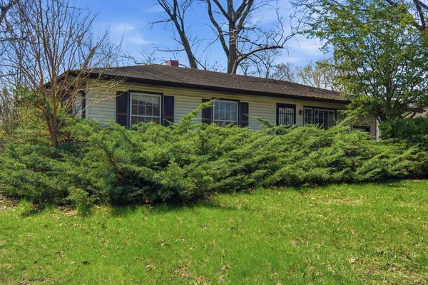 $320,000 | 30W125 Claymore Lane, Naperville, IL 60563