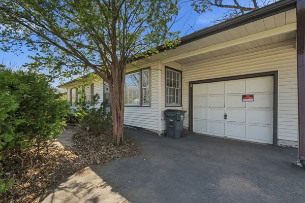 $320,000 | 30W125 Claymore Lane, Naperville, IL 60563