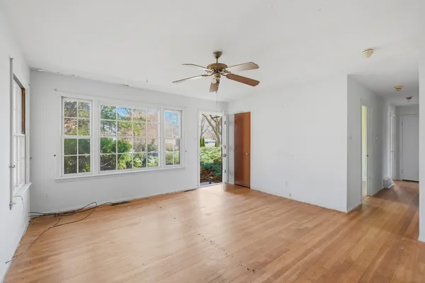 $320,000 | 30W125 Claymore Lane, Naperville, IL 60563