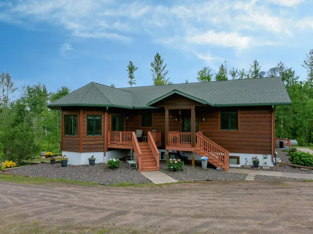$695,000 | N5020 Red Pine Trail, Spooner, WI 54801