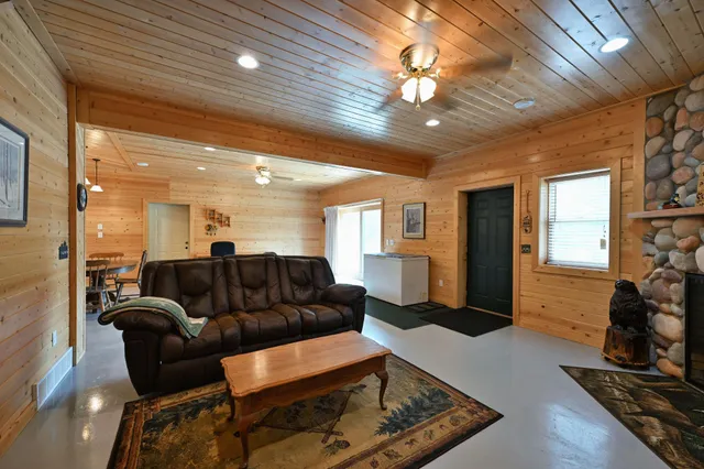 $695,000 | N5020 Red Pine Trail, Spooner, WI 54801