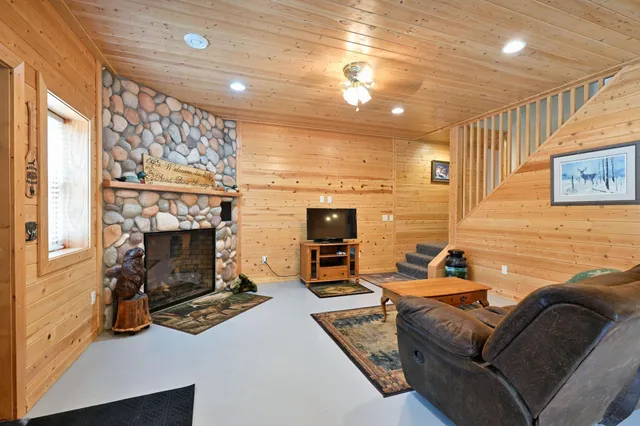 $695,000 | N5020 Red Pine Trail, Spooner, WI 54801