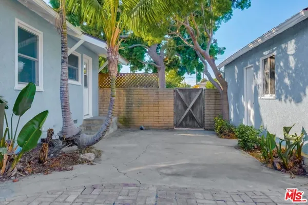 a view of a house with a yard and plants