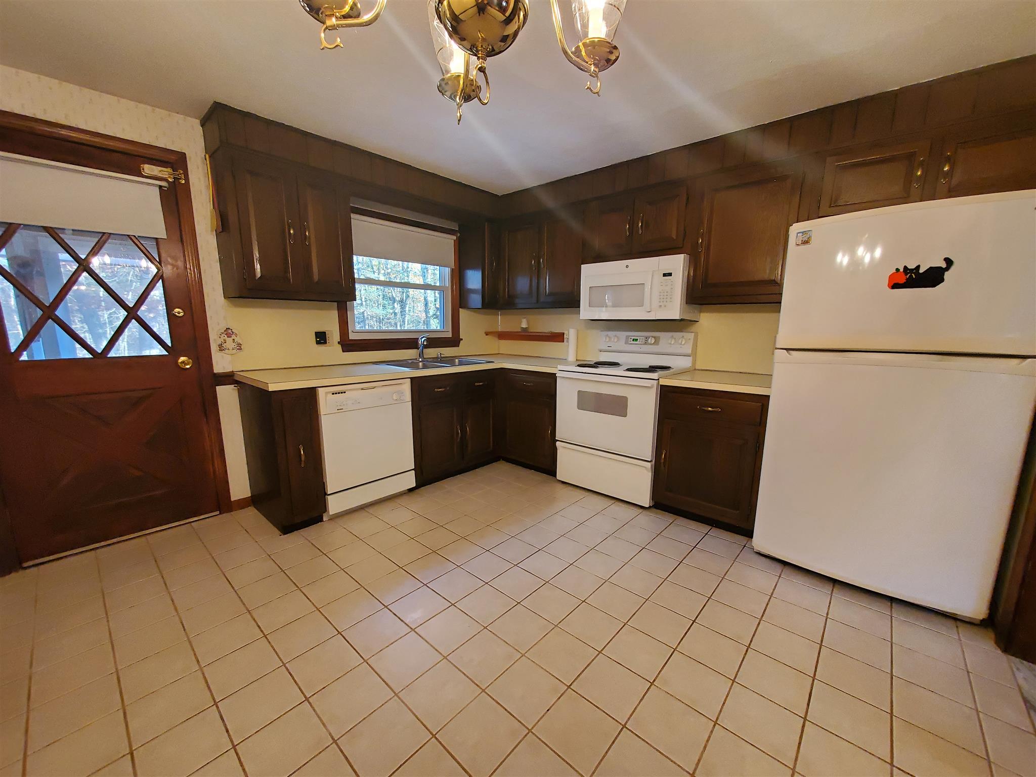 156 Mammoth Road Londonderry, NH 03053 - Photo 11 of 29 Gallery Image 11