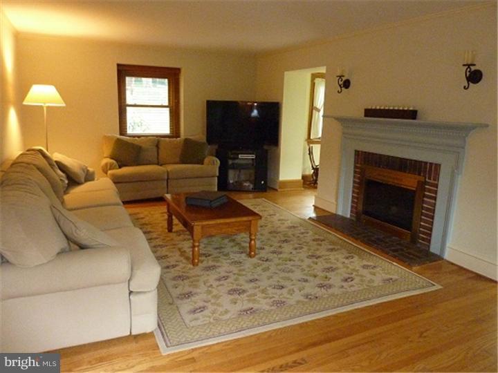 778 Baeder Road Jenkintown, PA 19046 - Photo 6 of 25 Living Room