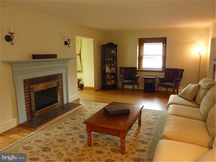 778 Baeder Road Jenkintown, PA 19046 - Photo 7 of 25 Living Room