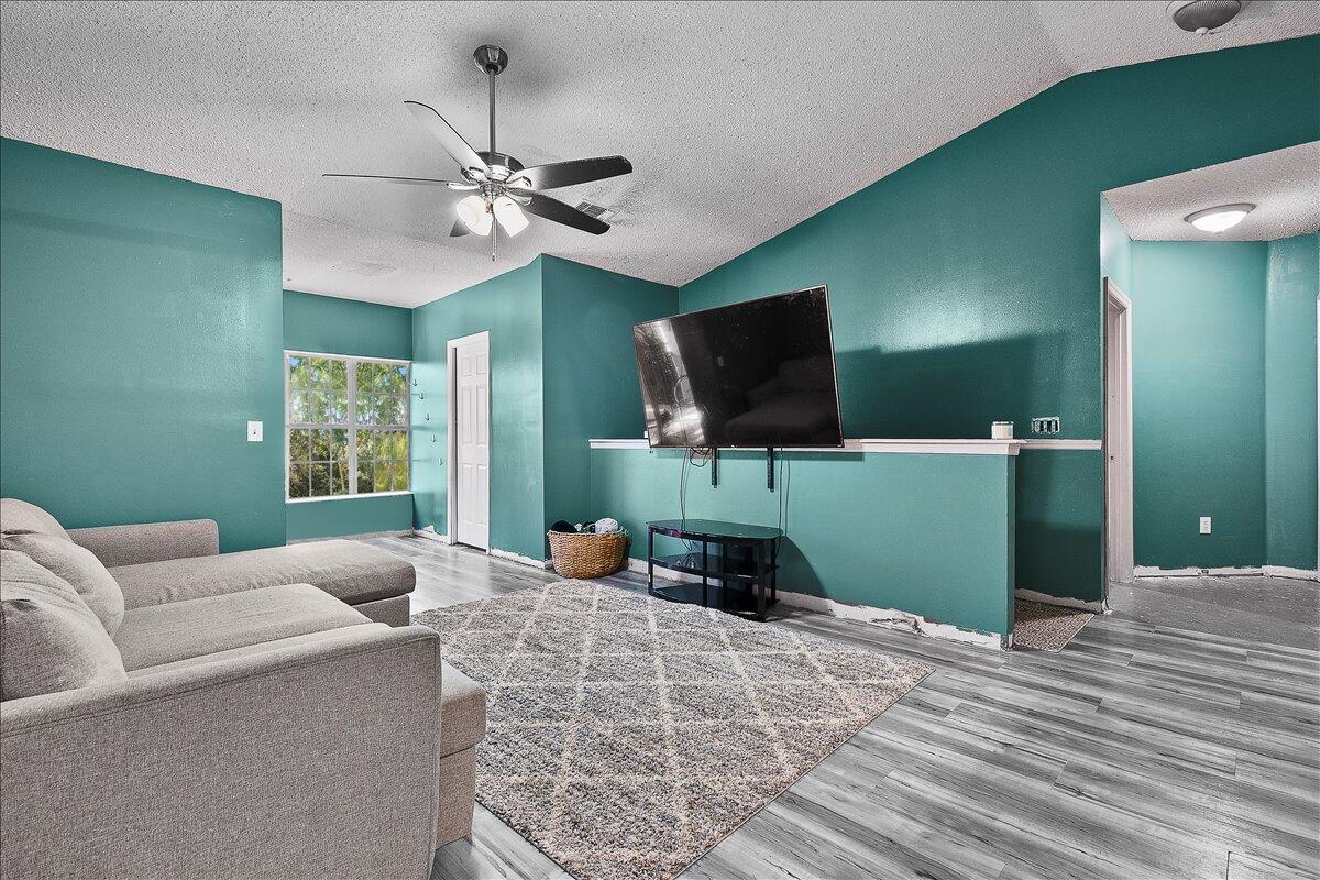 10360 Fox Trail Road South, Unit 1613 Royal Palm Beach, FL 33411 - Photo 4 of 33 IMG_1276