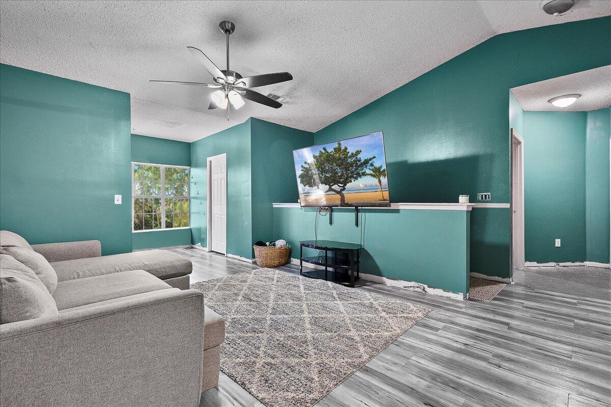 10360 Fox Trail Road South, Unit 1613 Royal Palm Beach, FL 33411 - Photo 5 of 33 IMG_1257