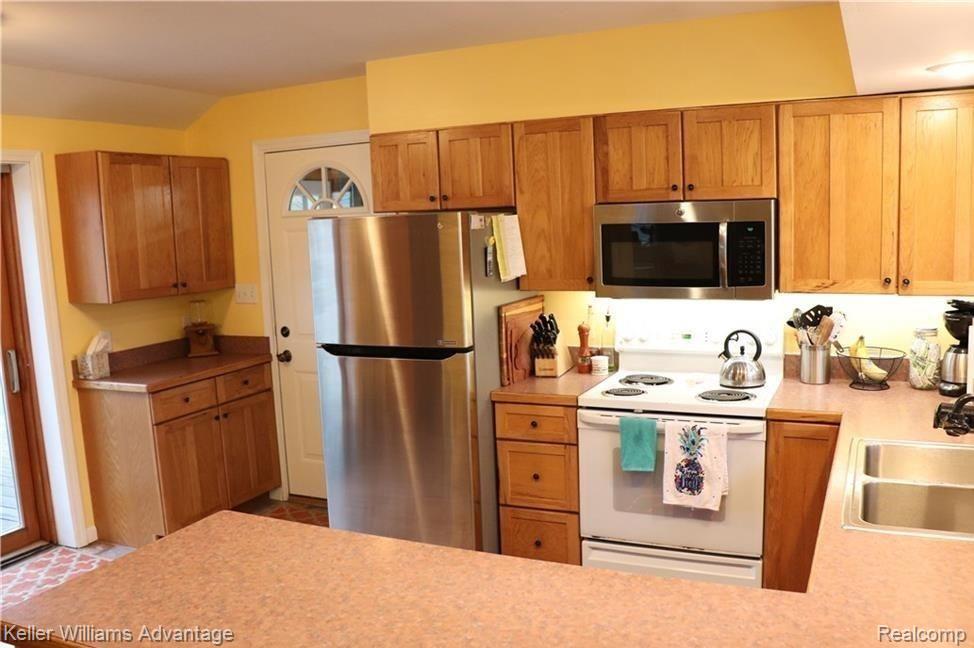 1309 Decker Road Walled Lake, MI 48390 - Photo 11 of 28