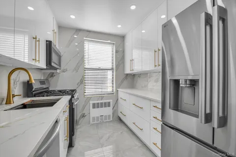 $774,999 | 100-25 Queens Boulevard, Unit 6E | Rego Park