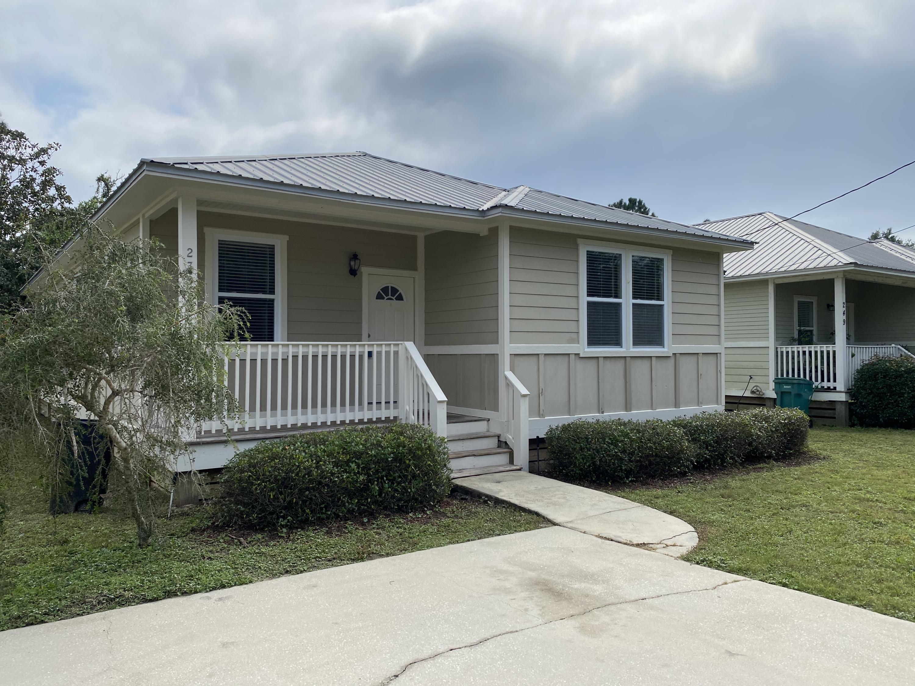 239 County Line Road Niceville, FL 32578 - Photo 3 of 36 a view of a house with a yard