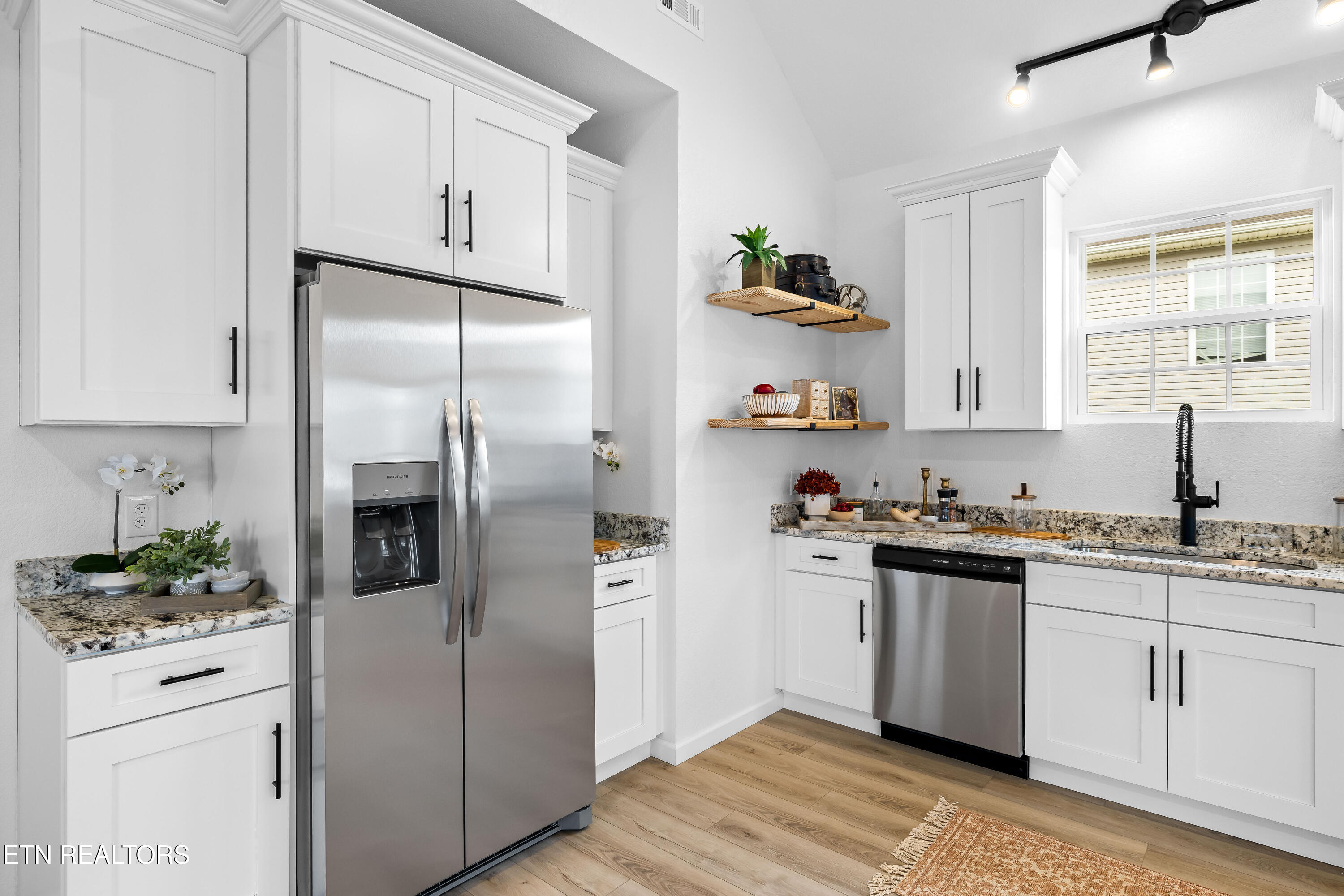 2507 Grotto Lane Sevierville, TN 37876 - Photo 13 of 35 Kitchen