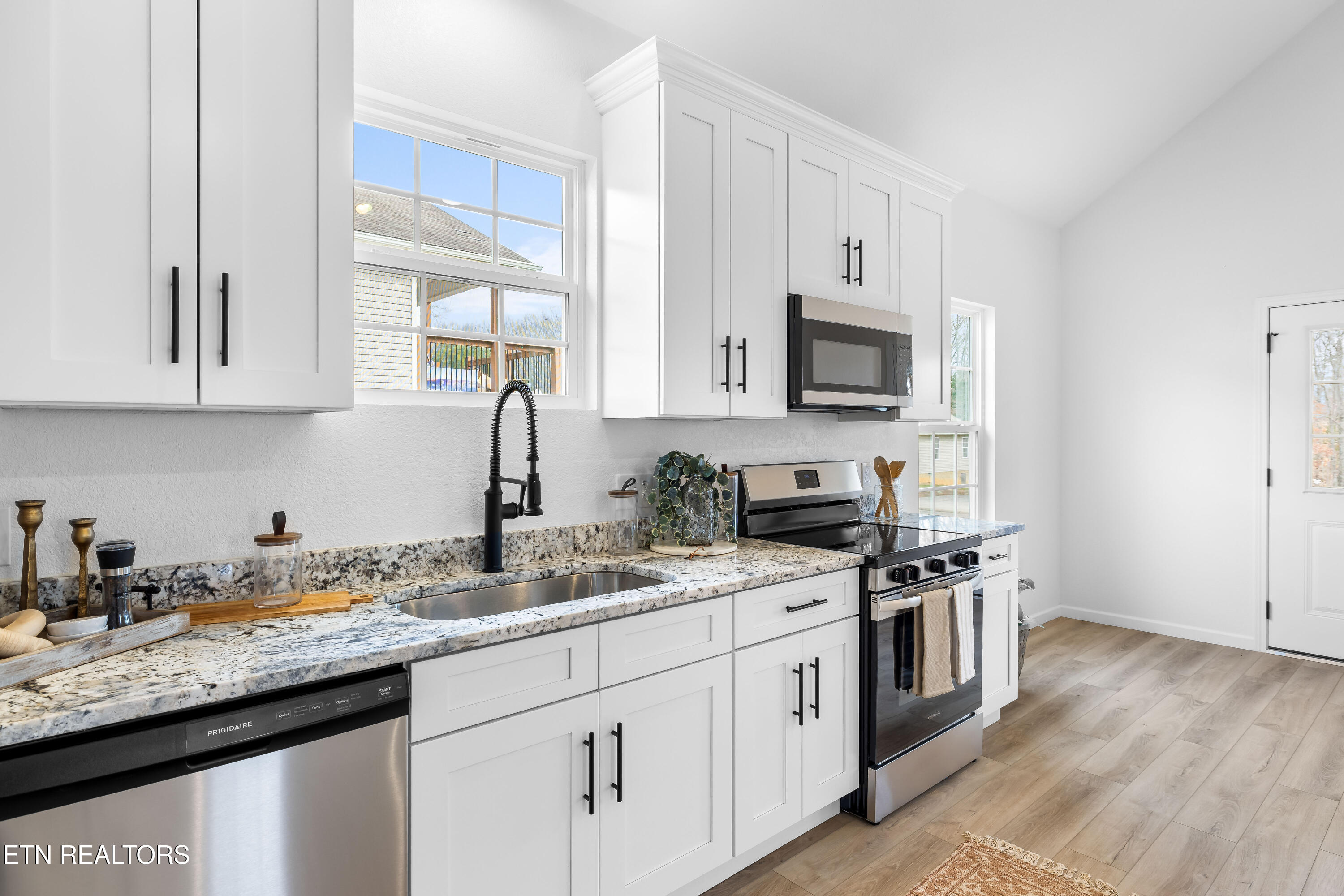 2507 Grotto Lane Sevierville, TN 37876 - Photo 16 of 35 Farmhouse Sink