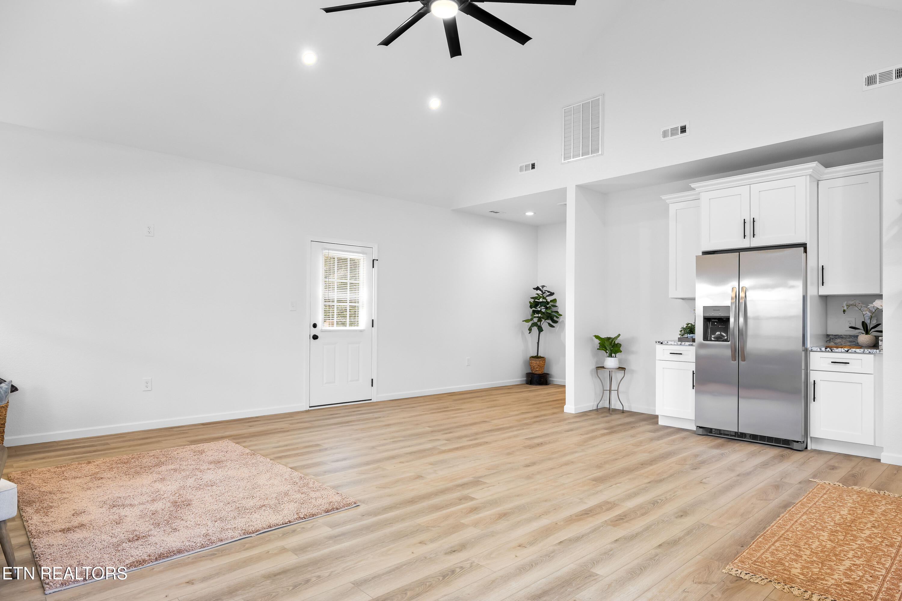 2507 Grotto Lane Sevierville, TN 37876 - Photo 18 of 35 Kitchen/Living