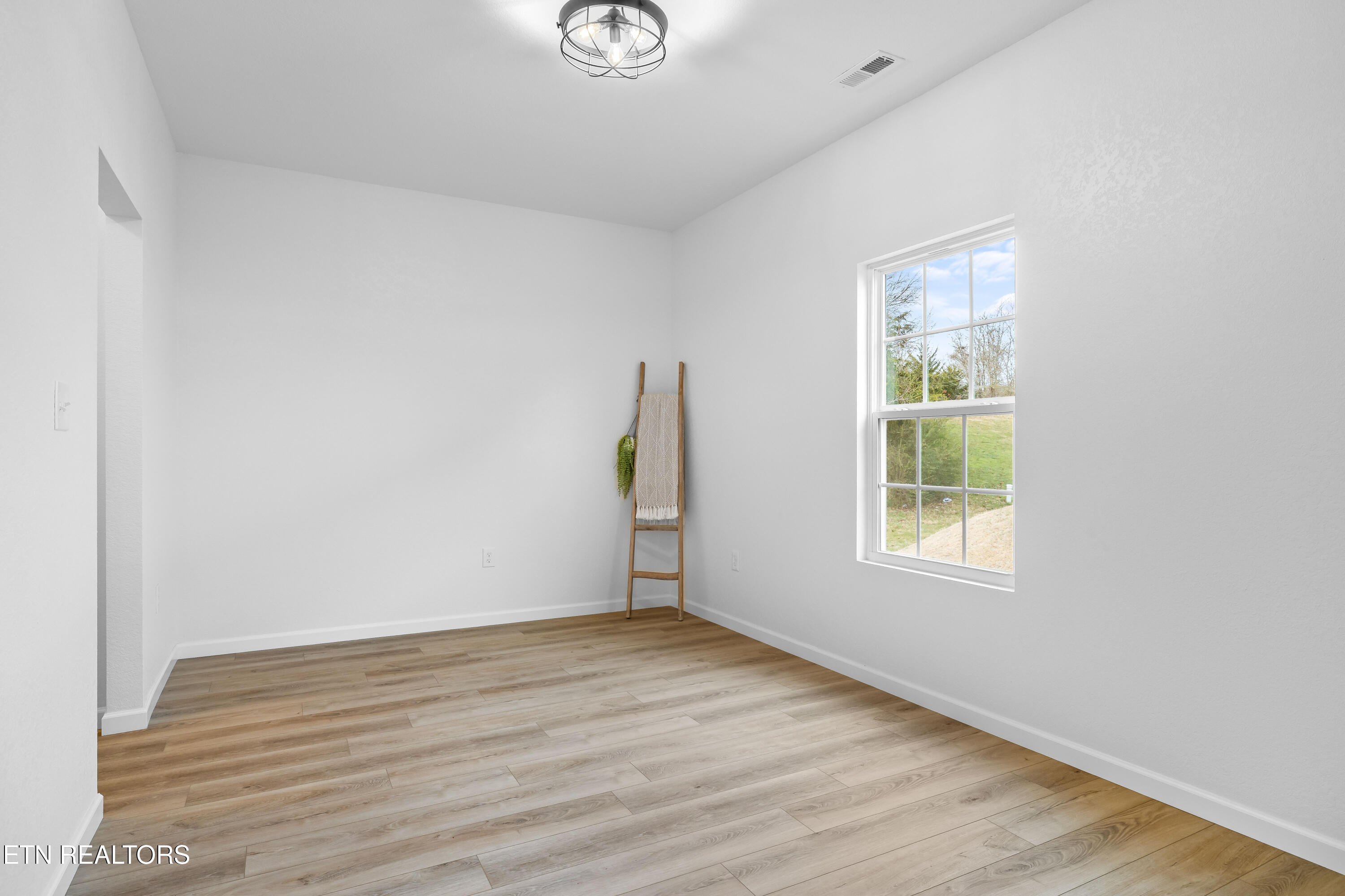 2507 Grotto Lane Sevierville, TN 37876 - Photo 23 of 35 Primary bedroom