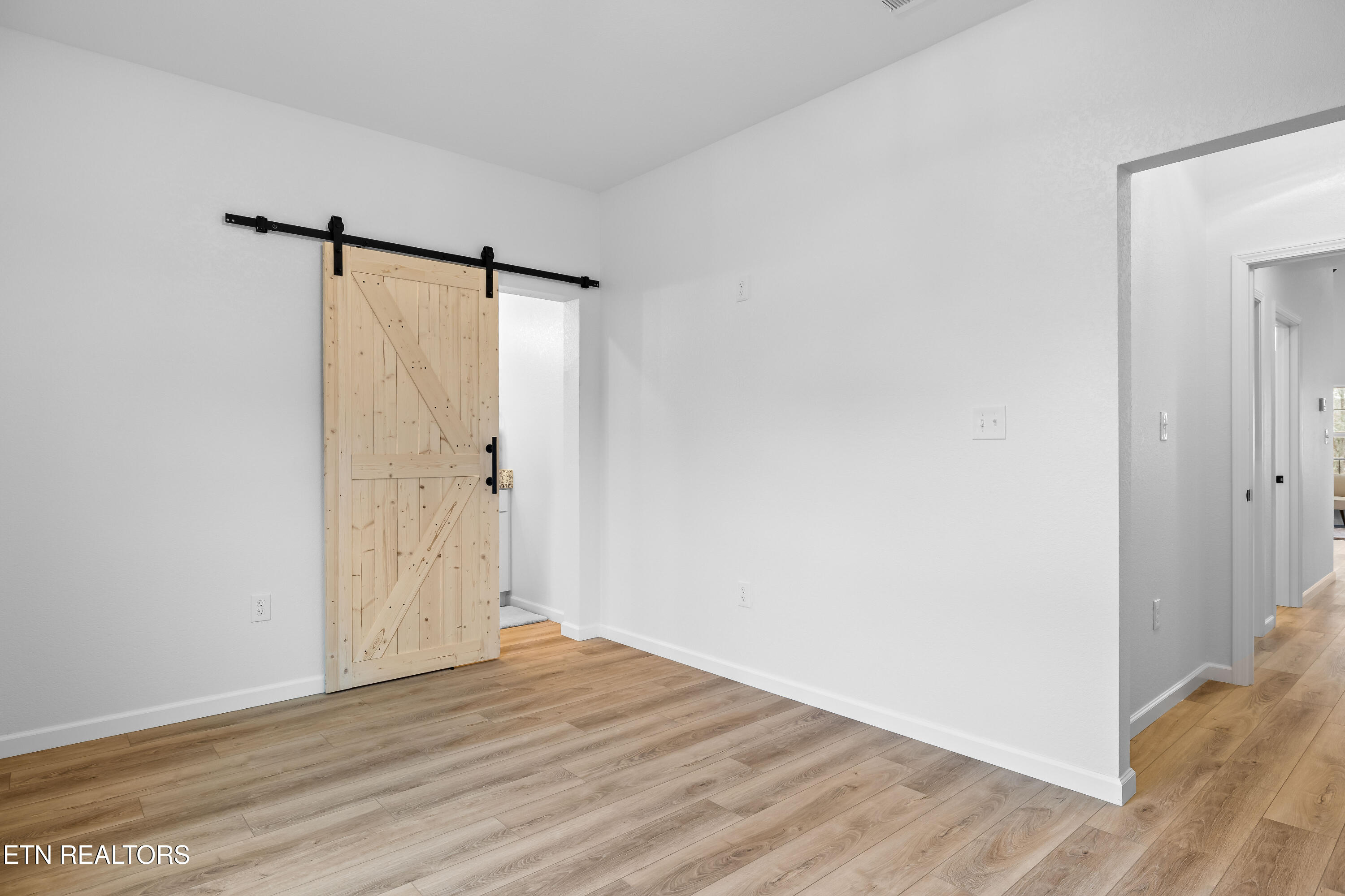 2507 Grotto Lane Sevierville, TN 37876 - Photo 24 of 35 Primary BR into Bath