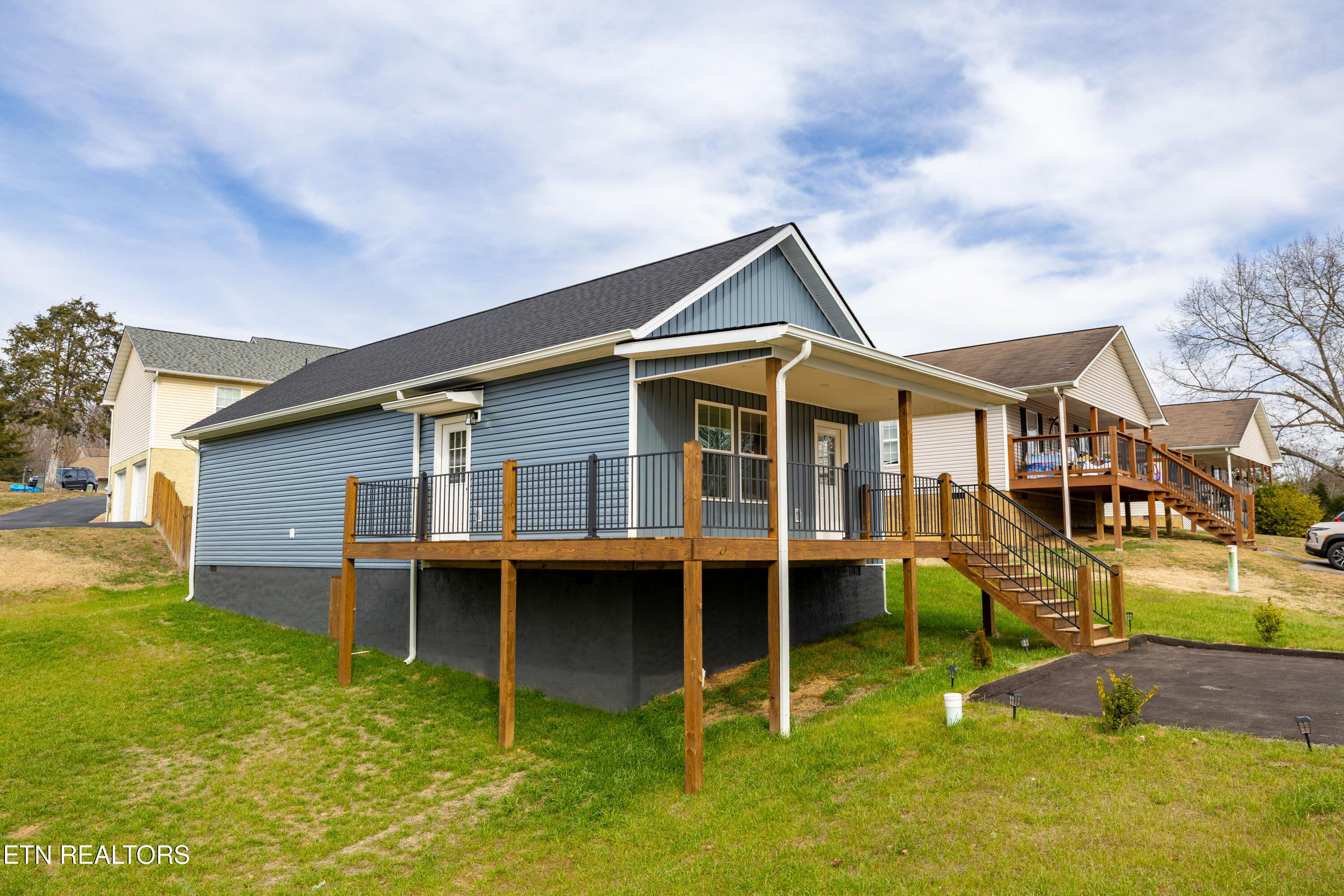 2507 Grotto Lane Sevierville, TN 37876 - Photo 29 of 35 Front Left