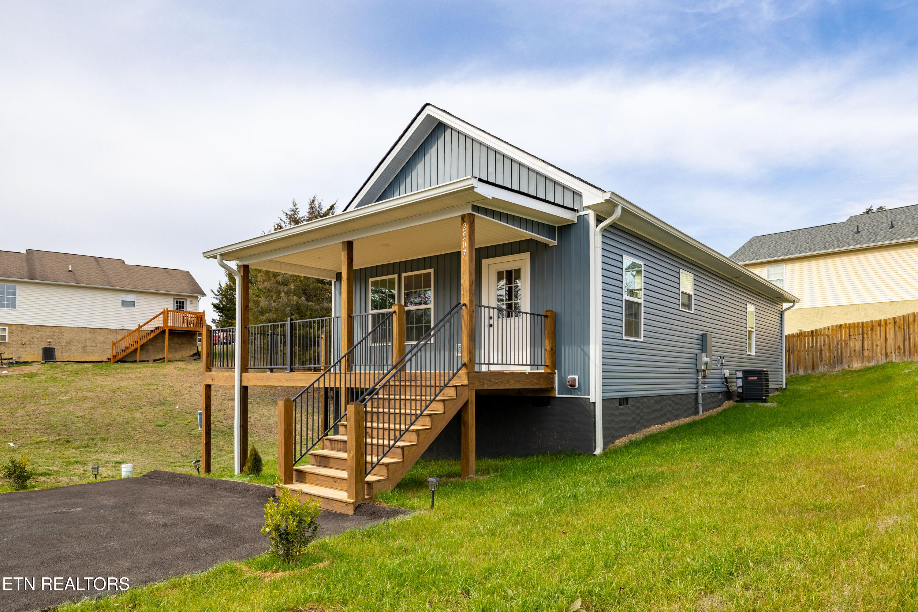 2507 Grotto Lane Sevierville, TN 37876 - Photo 30 of 35 Front Right