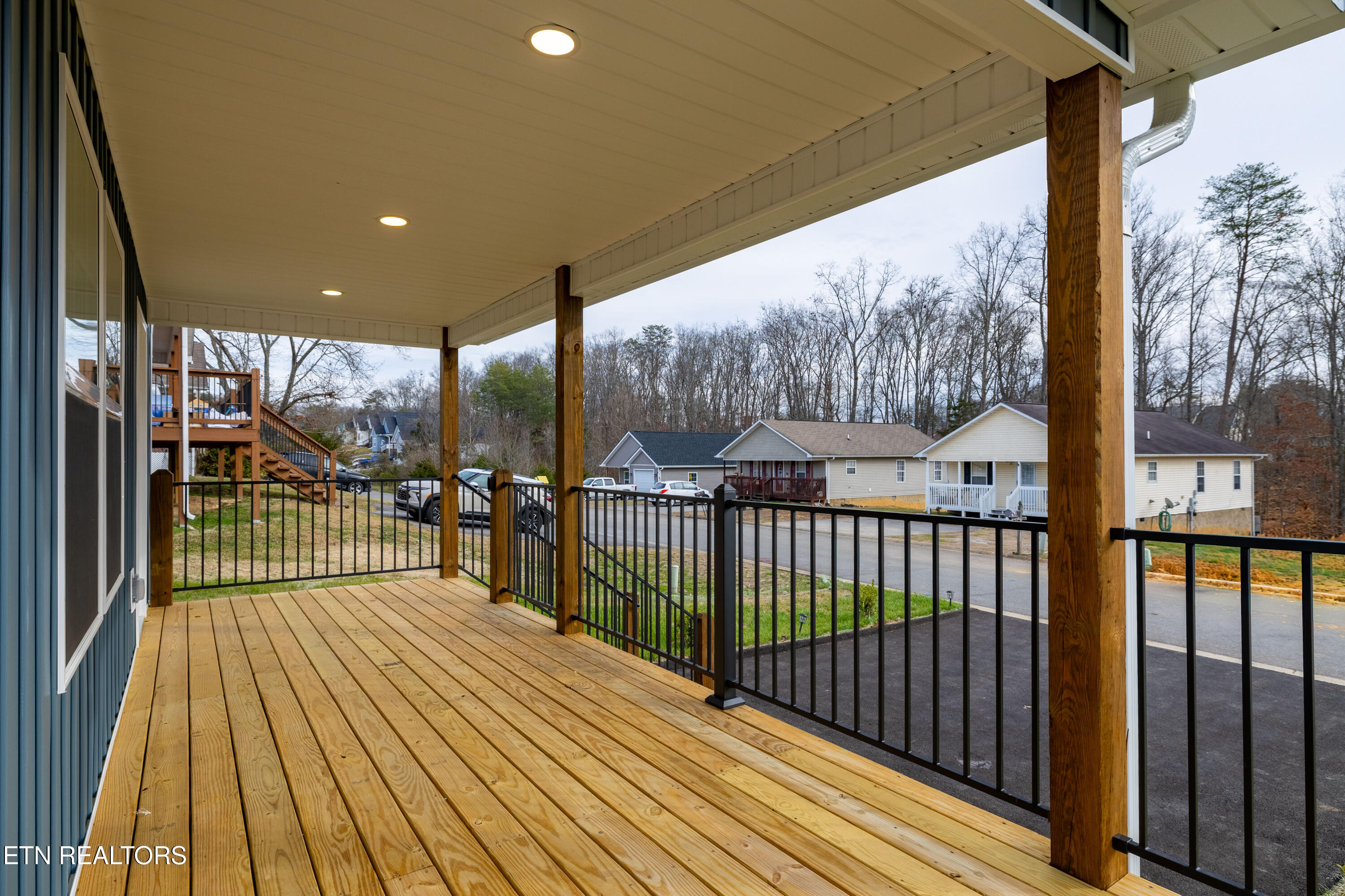 2507 Grotto Lane Sevierville, TN 37876 - Photo 31 of 35 Front Porch
