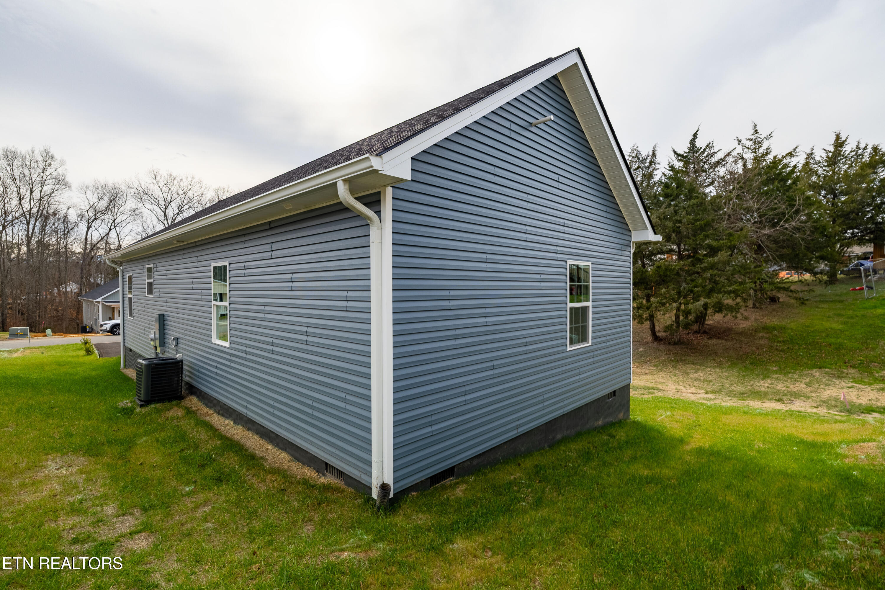 2507 Grotto Lane Sevierville, TN 37876 - Photo 34 of 35 Right Rear Side