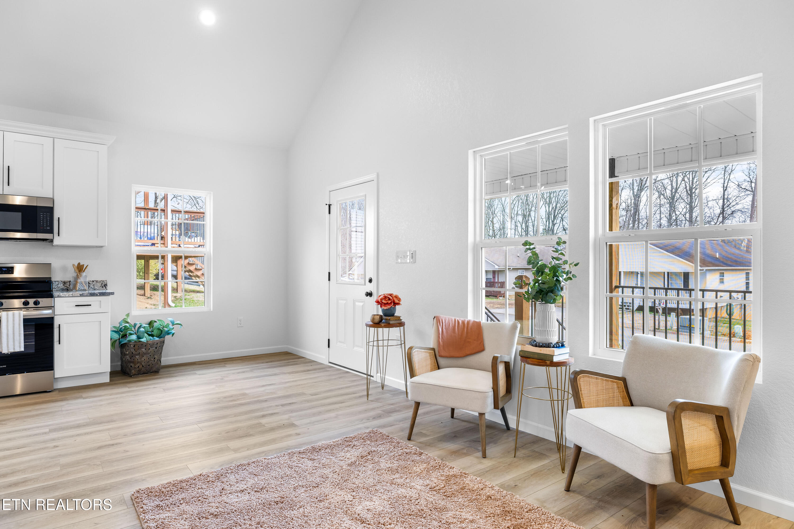 2507 Grotto Lane Sevierville, TN 37876 - Photo 6 of 35 Front Entry