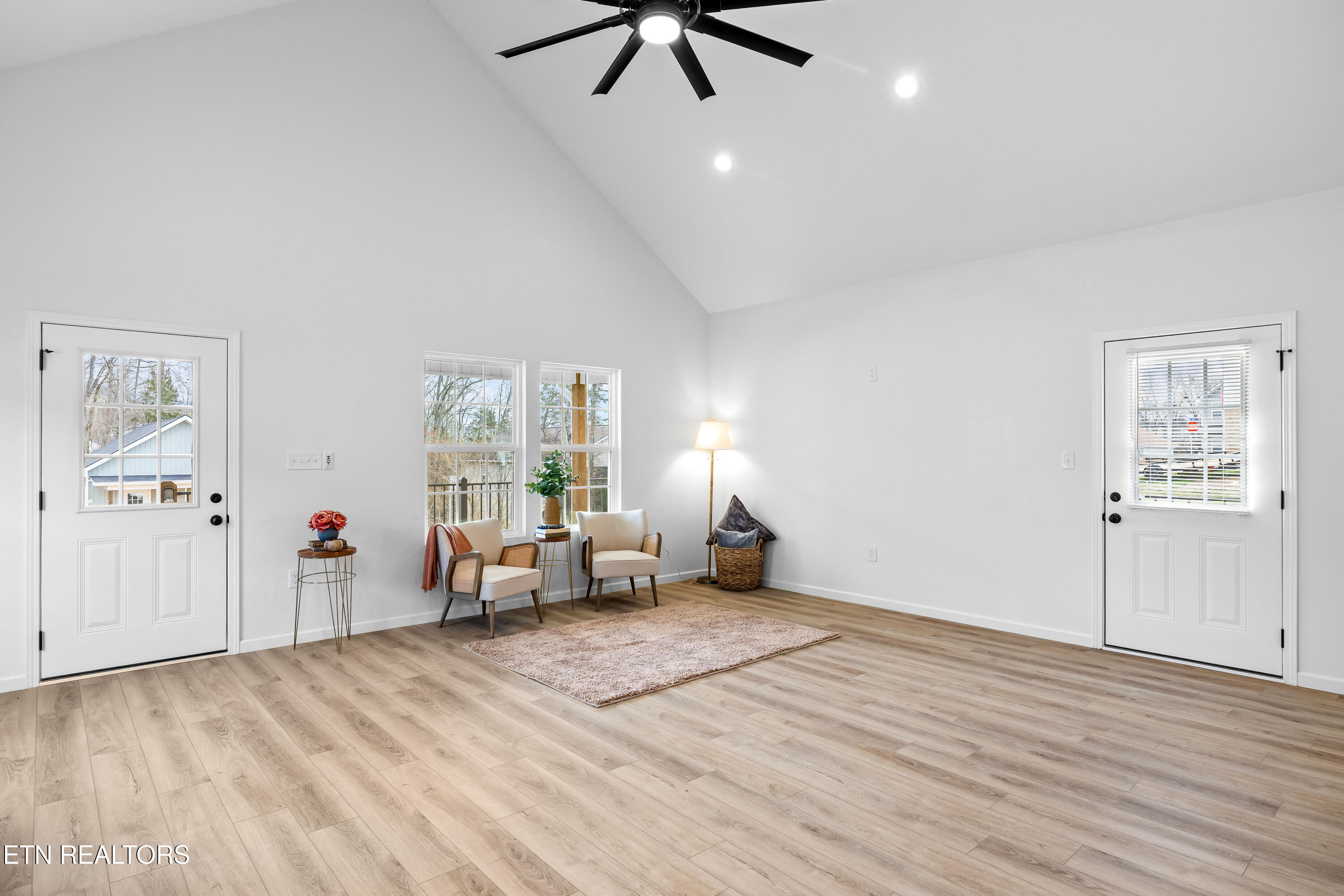 2507 Grotto Lane Sevierville, TN 37876 - Photo 7 of 35 Living Rm