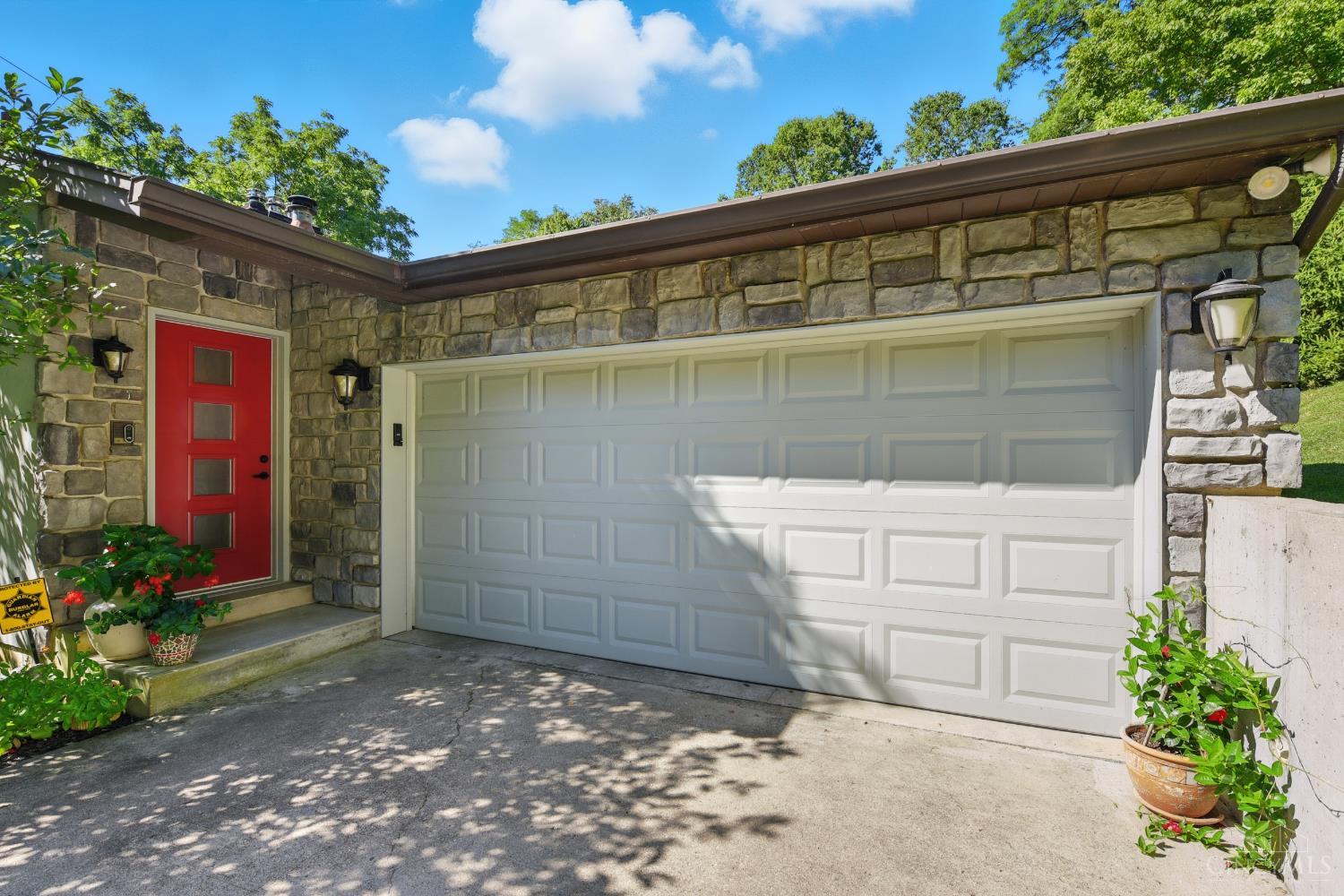 1681 Van Blaricum Road Cincinnati, OH 45233 - Photo 5 of 49