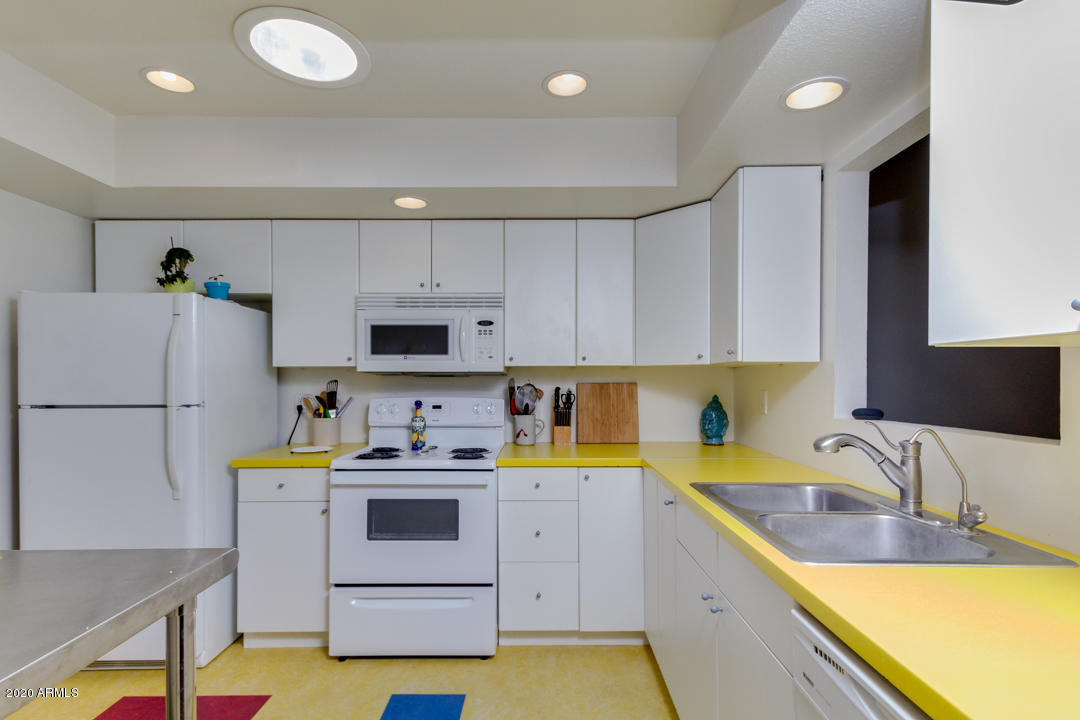 8 West Griswold Road Phoenix, AZ 85021 - Photo 6 of 25 09-Griswold