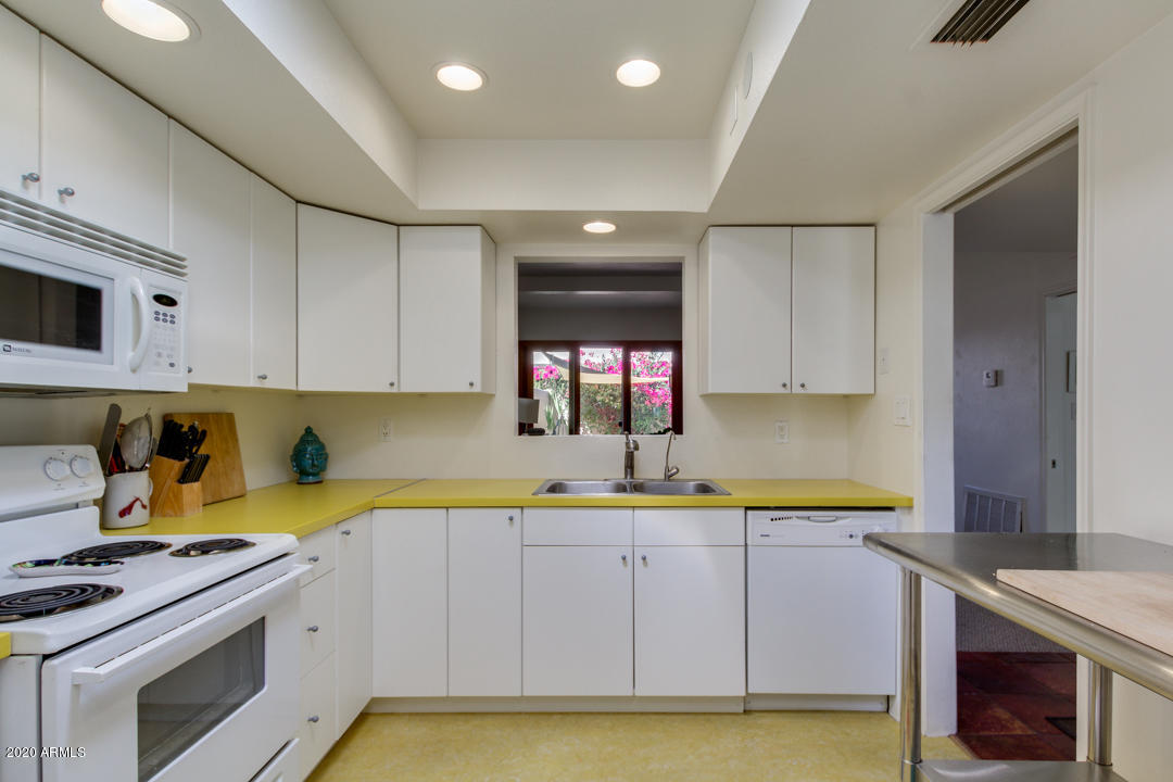 8 West Griswold Road Phoenix, AZ 85021 - Photo 7 of 25 10-Griswold