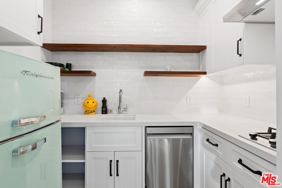 26575 Ocean View Drive Malibu, CA 90265 - Photo 33 of 40 a utility room with a sink a washer and dryer