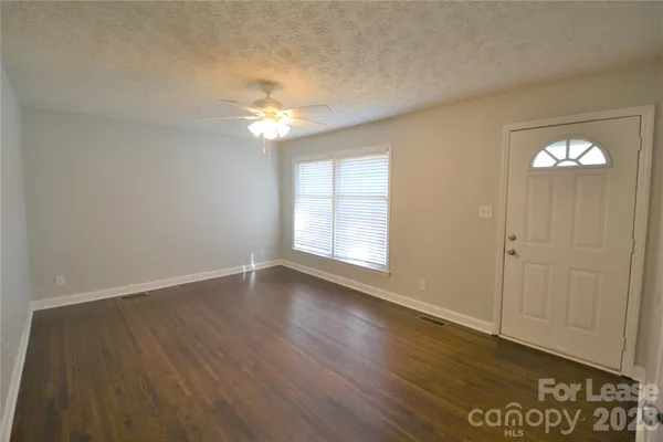 $1,600 | 3844 Crestridge Drive, Charlotte, NC 28217