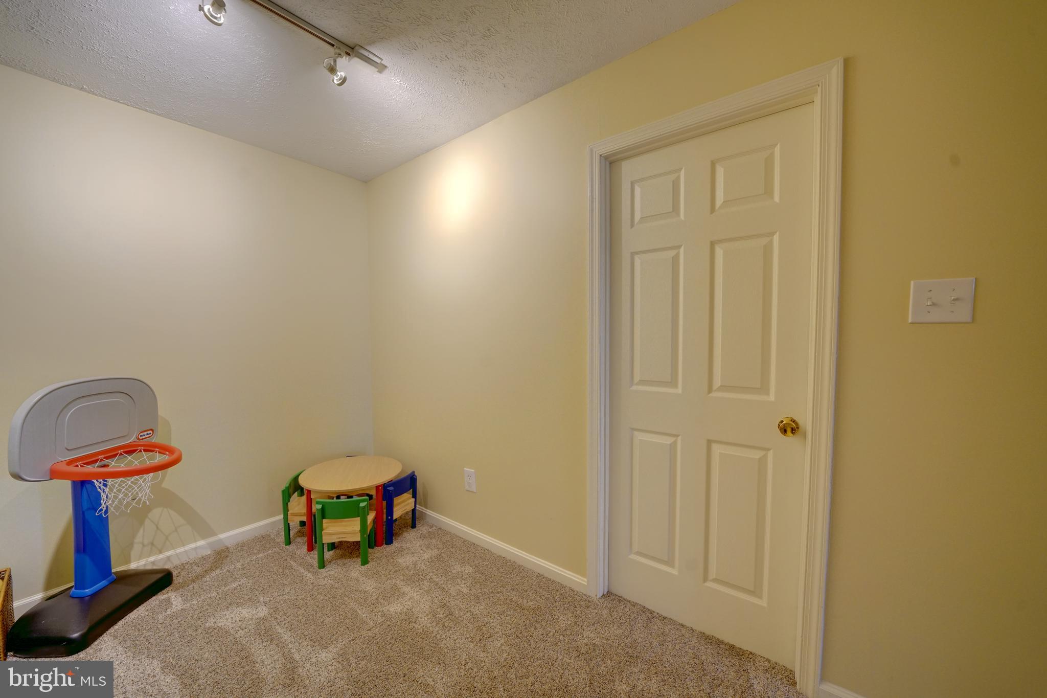 9309 Ridings Way Laurel, MD 20723 - Photo 38 of 60 Gallery Image 38