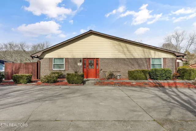 $269,900 | 144 Golfcrest Lane, Oak Ridge, TN 37830
