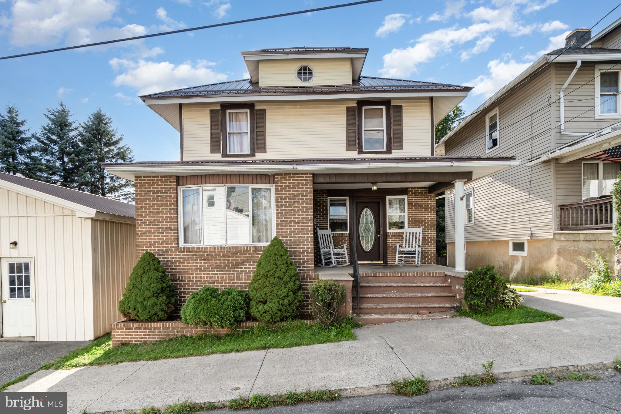 162 Swatara Road Shenandoah, PA 17976 - Photo 4 of 37 a front view of a house