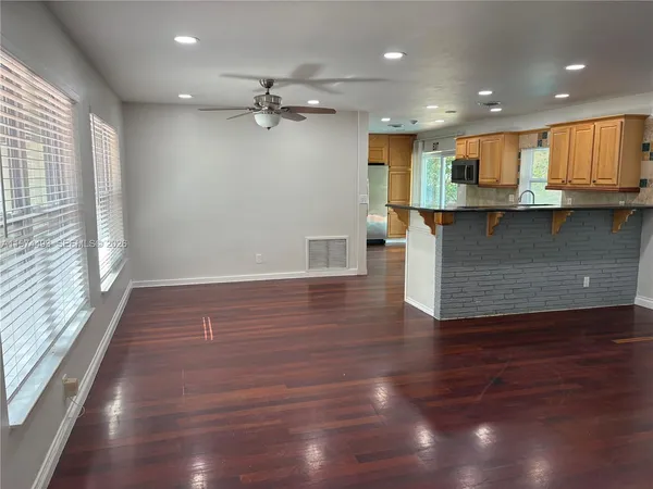 $4,250 | 3617 Cleveland Street, Hollywood, FL 33021