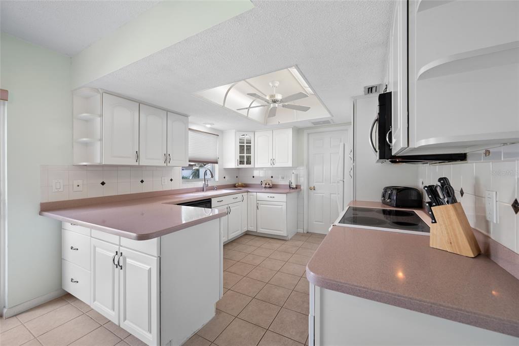 12465 Monarch Circle Seminole, FL 33772 - Photo 10 of 25