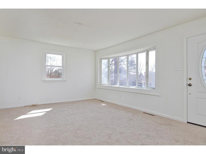437 Westminster Road Wenonah, NJ 08090 - Photo 4 of 14 Living Room