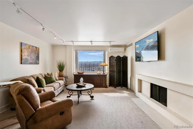 $1,200,000 | 1020 15th Street, Unit 42A, Denver, CO 80202
