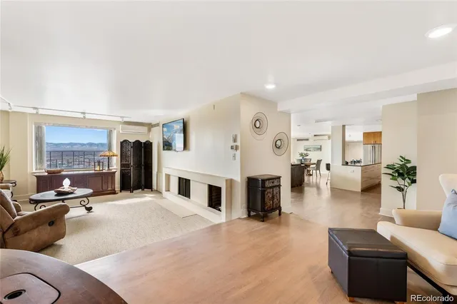 $1,200,000 | 1020 15th Street, Unit 42A, Denver, CO 80202