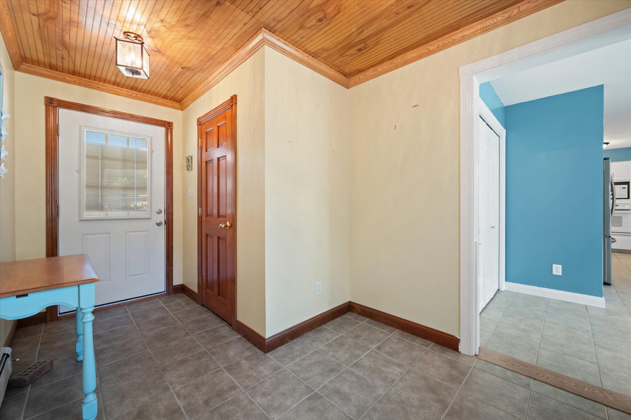 1113 River Road Bucksport, ME 04416 - Photo 8 of 51 08-Mudroom