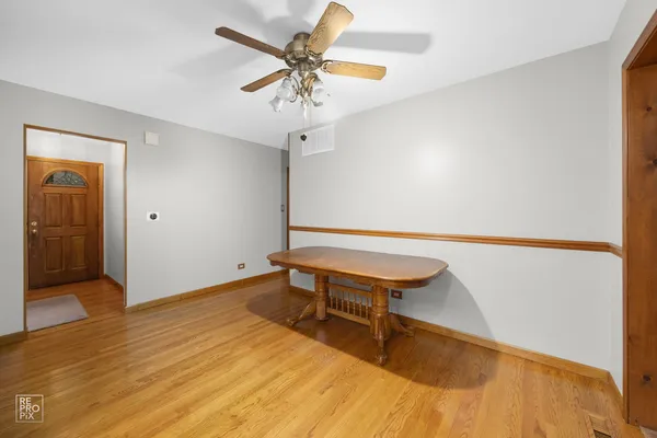 $2,600 | 769 Penrith Avenue, Elk Grove Village, IL 60007