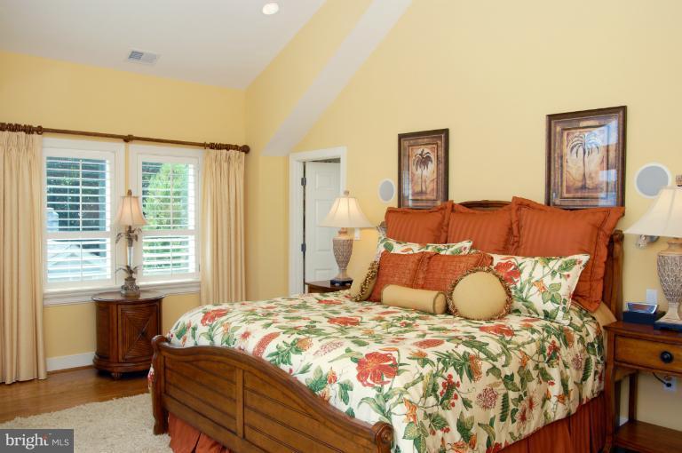 1136 River Bay Road Annapolis, MD 21409 - Photo 2 of 30 Master bedroom with vaulted ceiling