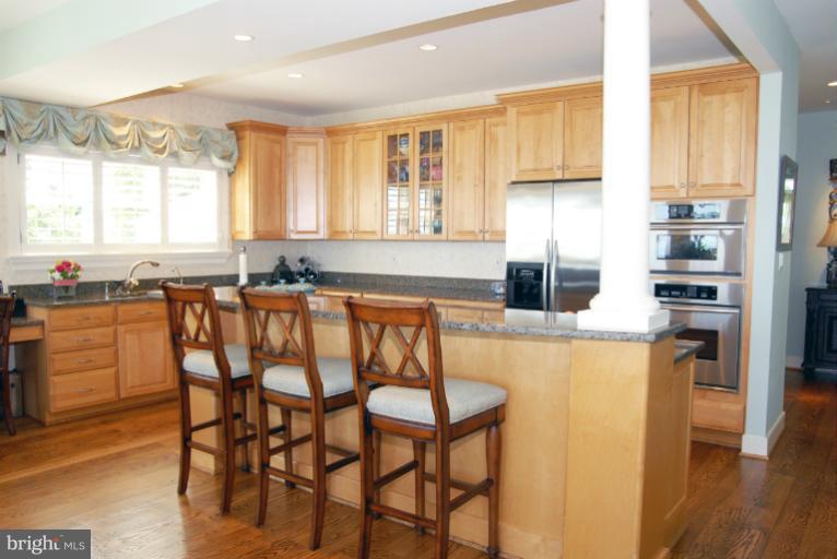 1136 River Bay Road Annapolis, MD 21409 - Photo 17 of 30 Kitchen with breakfast bar