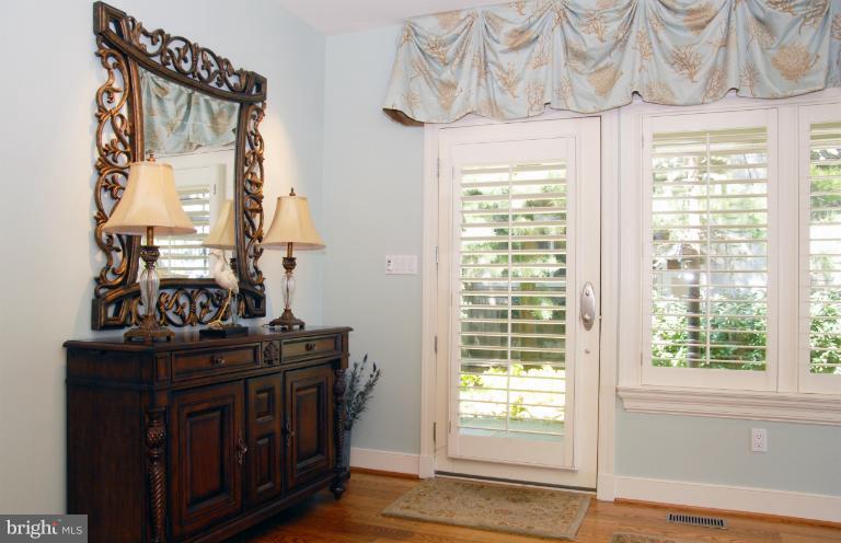 1136 River Bay Road Annapolis, MD 21409 - Photo 5 of 30 Front door & foyer