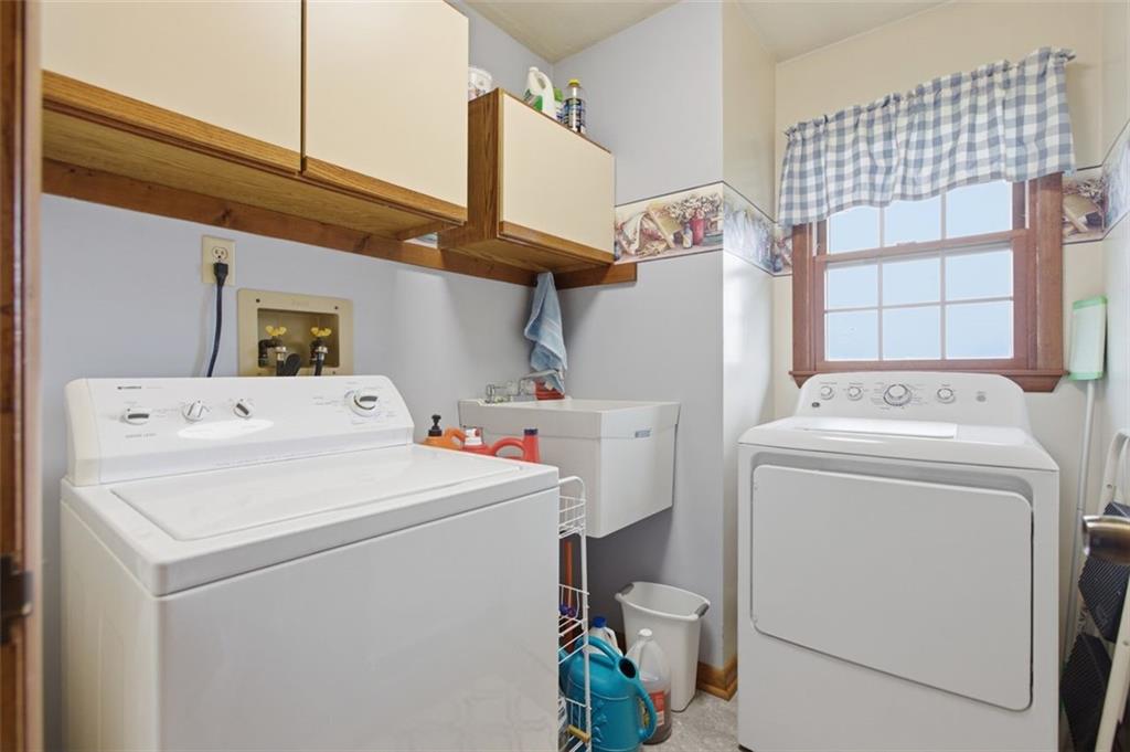 873 Linden Road Eighty Four, PA 15330 - Photo 23 of 40 a utility room with dryer and washer